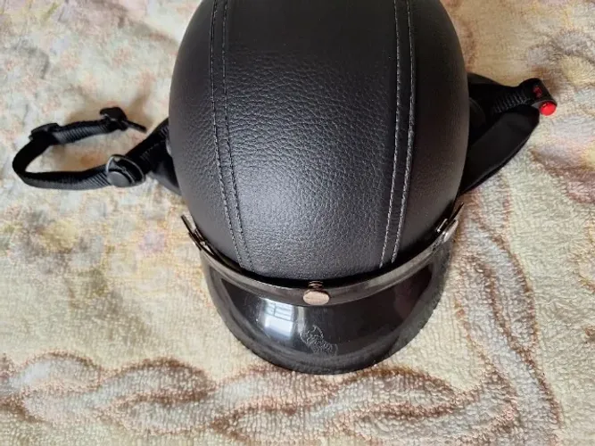 Capacete Coquinho Preto em Couro. Novinho.