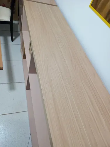 Balcão de loja excelente. Medidas 90x180x50. Excelente estado e com duas prateleiras atras