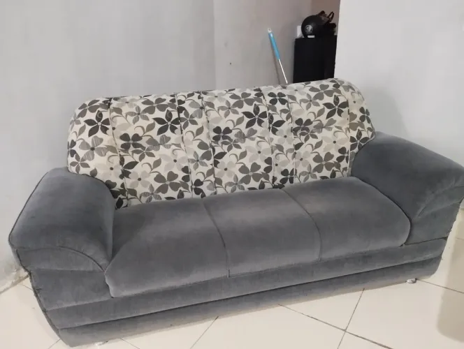 Vendo sofá usado. 