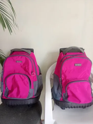 Duas bosa de escola usada da samsonite quero vende