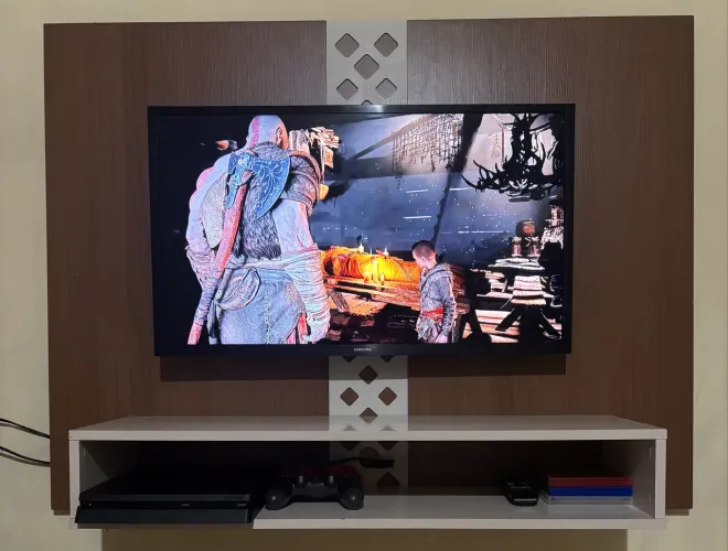 TV Samsung 32? LED + Painel de Parede