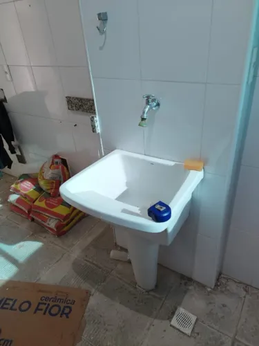 Tanquinho / Pia de Área em Louça 53x48 com Coluna (Altura 84)