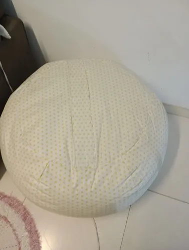 Puff de sentar muito confortável, com capa removível de espuma