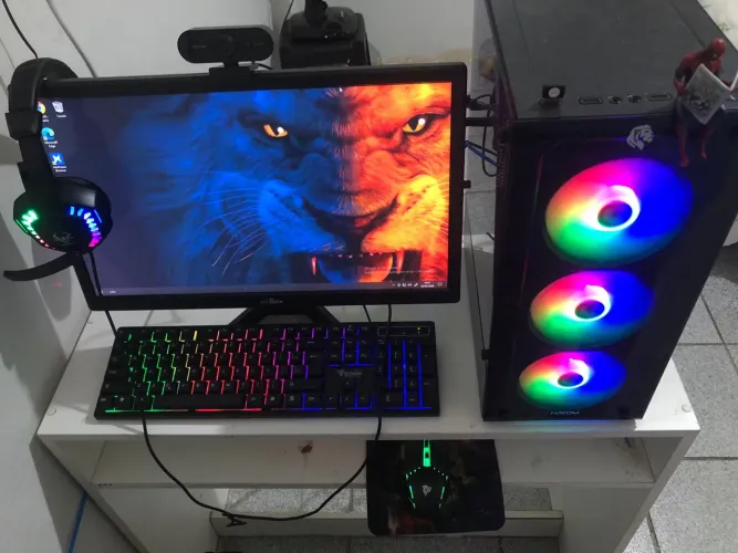 PC COM GABINETE, TECLADO E MOUSE GAMER COMPLETO + WEB CAM FULL HD 2 meses de uso 