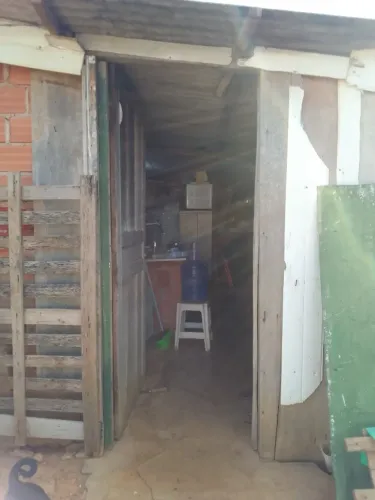 Vendo terreno com barraco e cercado de zinco 