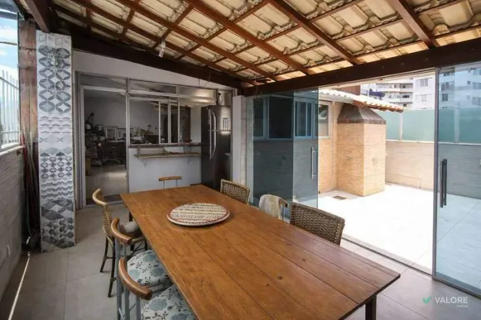 Cobertura à venda, 4 quartos, 220m² de área no Santo Antônio.