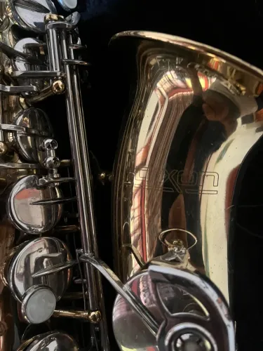 Sax alto dixon década de 90 made in Taiwan ?