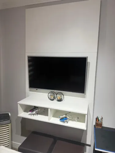 Painel de TV com Nicho - Branco (MDF) - 1,10m x 2,00m