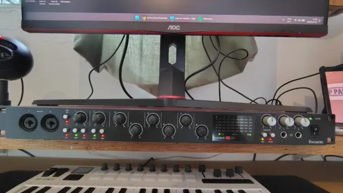 Interface de Áudio Focusrite Scarlett 18i20 2º geração