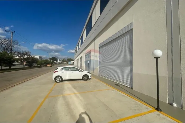 Conjunto exclusivo de 8 galpões independentes, cada um com 430 m² para Locação em Sorocaba