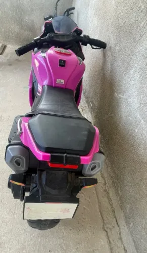 Moto elétrica infantil com bateria nova ,bem conservada