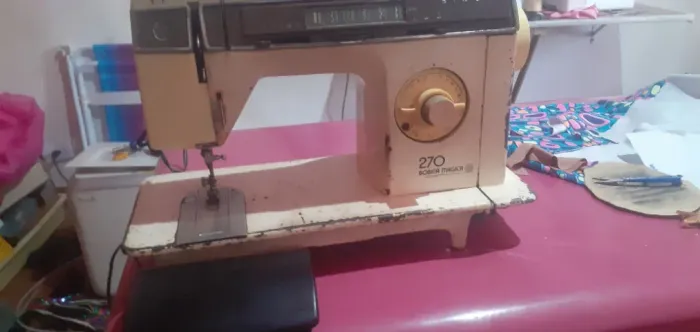 Máquina de Costura Singer 270 Bobina Mágica - Tanque de Guerra (Preço de Desapego!)