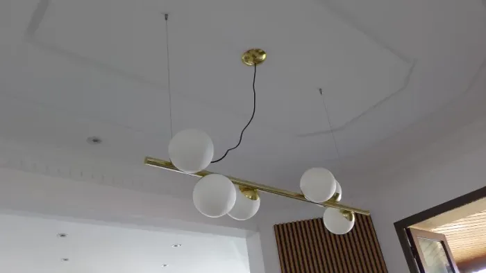 Luminária pendente de 6 globos - medindo: 1,15 comprimento