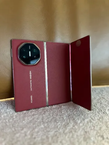Celular: HUAWEI Mate XT Ultimate Design - 1TB / 16GB RAM