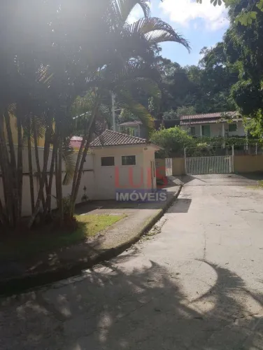 Casa com 3 dormitórios para alugar, 180 m² por R$ 3.400/mês + taxas - Várzea das Moças - S