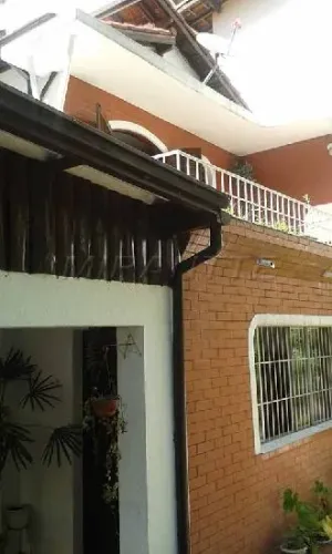 Sobrado com 3 quartos em Horto Florestal