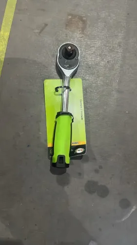 chave catraca reversível,destacando-se pelo seu cabo ergonômico emborrachado