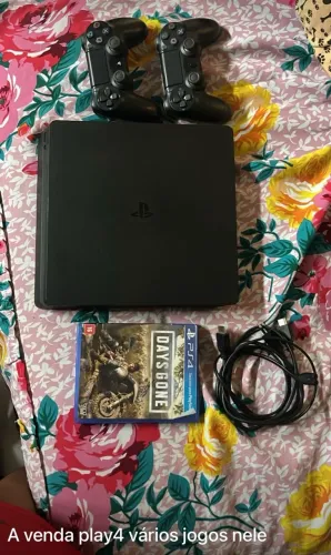Vende-se play4 ótimo estado de conservação