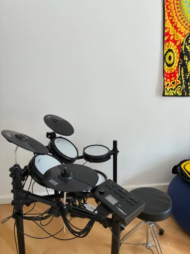 Bateria Eletrônica Artesia Pro A30 - Com par de baquetas e banco 