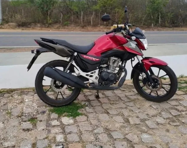 Vendo ou troco Titan  por Lander , Tenere, Twister 2022 acima, ou fz25