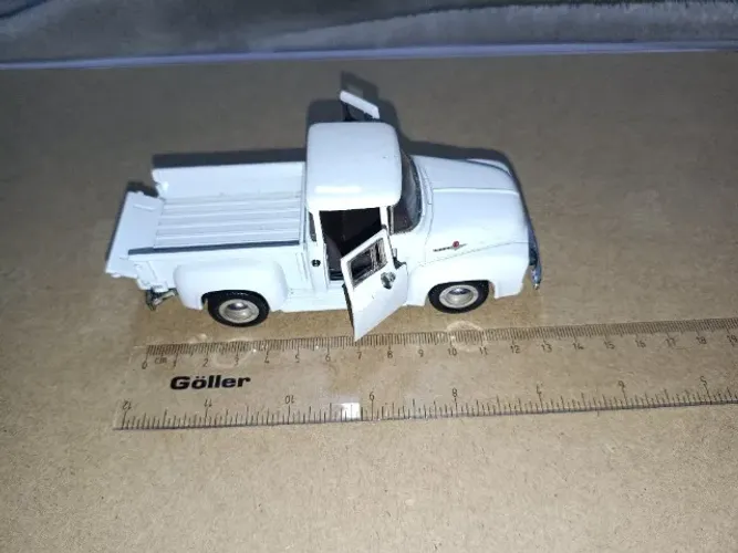 Miniatura Pick-Up Ford F-100 1956 - Escala 1:38 - Abre Portas
