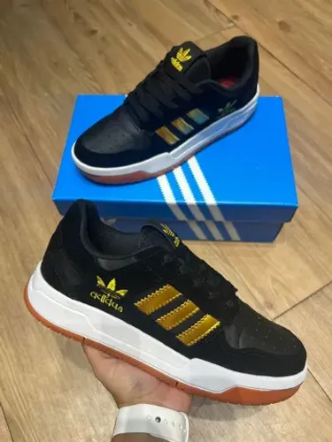Tenis Adidas Forum Low Classic preto com dourado 