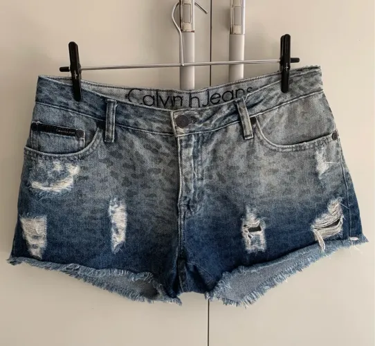 SHORT JEANS CALVIN KLEIN (TAM: 40)