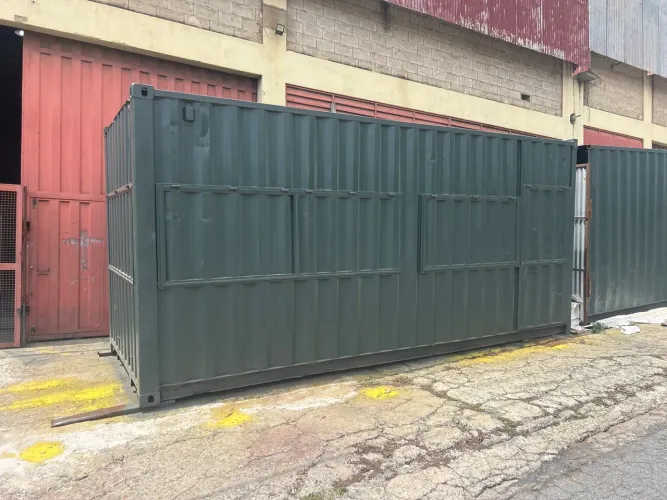 Contêiner tipo lanchonete Marítimo seis por dois e 44 aberturas porta janela