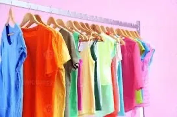Lote de 25 Blusas seminovas para bazar e ou brechó