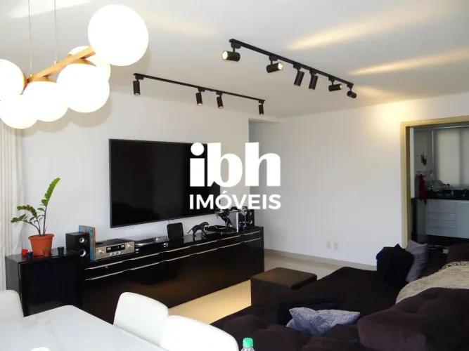 Apartamento MOBILIADO à venda 112² , 3 quartos, 2 vagas e 1 suíte no Buritis.
