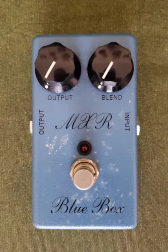 Pedal MXR Blue Box Fuzz "Script" *menor preço