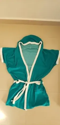 Lote de 2 Pijamas, 2 Camisetas Pijama, 1 Capa de Chuva e 2 Roupões p/Menino