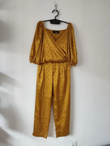Conjunto Feminino Amarelo com Bolinhas