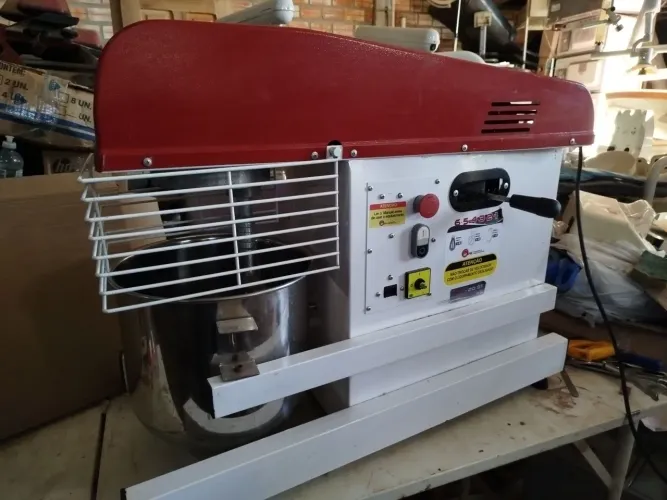 Batedeira planetária industrial Maná 20 litros