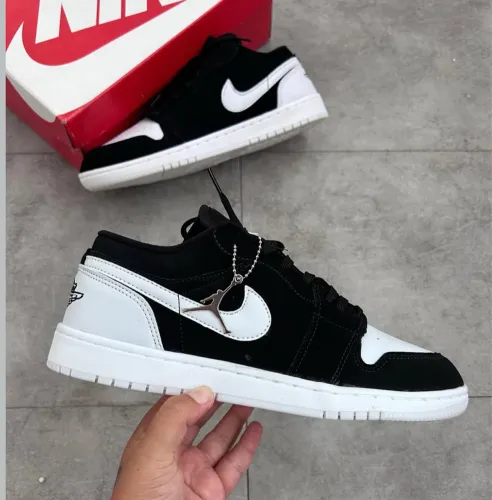 Air Jordan 1 Low - Black/White
