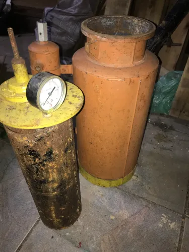acumulador de pressão ou amortecedor de pulsação hidráulico
