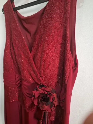 Vestido de renda vermelho