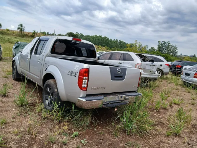 Nissan frontier 2013 sucata para retirada de peças 