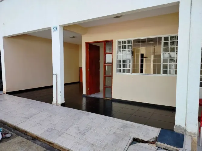 Sobrado para aluguel possui 10 metros quadrados com 3 quartos em Vila Fróes - Goiânia - GO