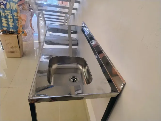 Mesa de Cozinha em Aço Inox com Pia