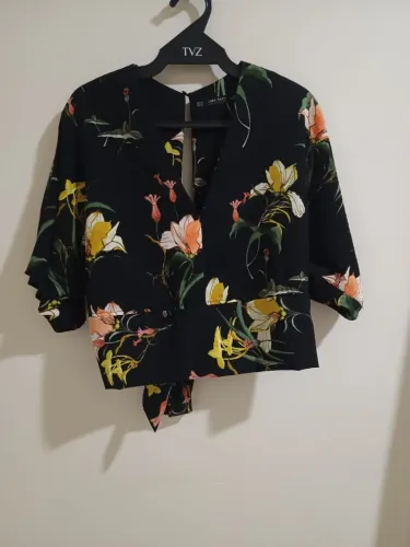 Blusa cropped Zara