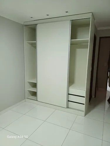 Instalação de porta e fechadura eletrônica 