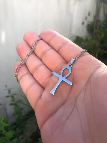 CORDÃO COM PINGENTE DE CRUCIFIXO