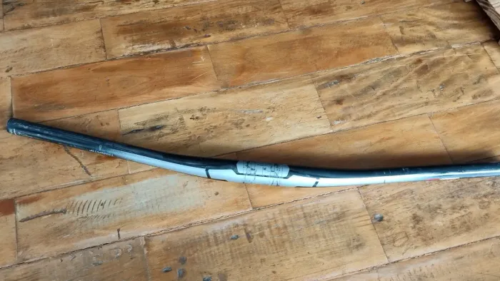 Guidão carbono truvativ Sram 700 com back sweep 10 e com nota fiscal, detalhes uso.