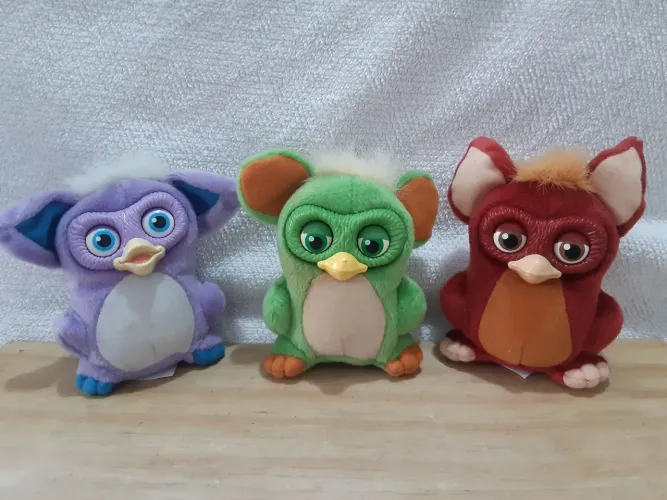 03 Furby's originais , últimas peças.