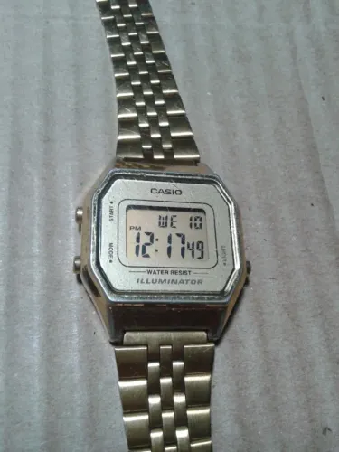 LA680W Casio antigo dourado