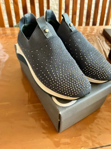 Tênis casual Arezzo com strass
