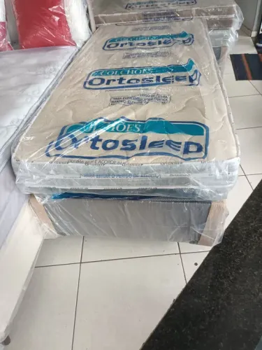 Cama Box.cama solteiro com base e colchão