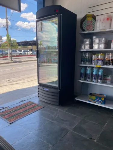 Vendo itens para loja prateleiras freezer painéis ganchos 