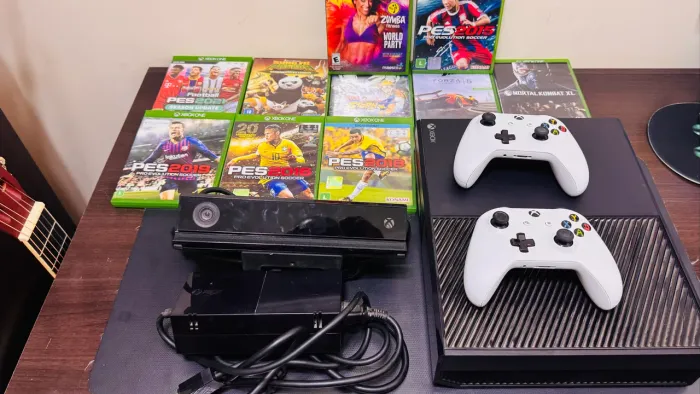 Xbox One + Kinect + 2 controles + jogos